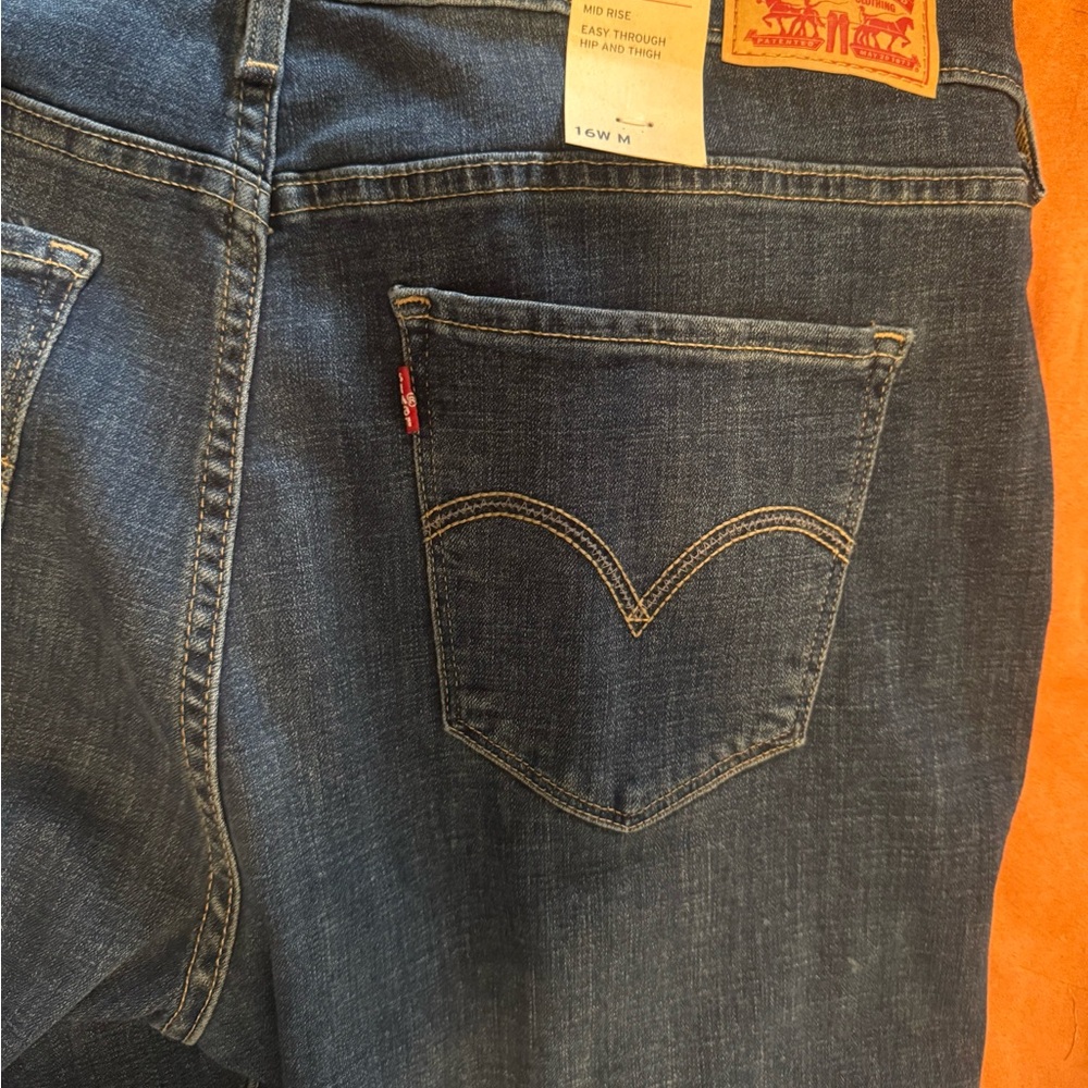 Levi’s - Picture 4 of 4